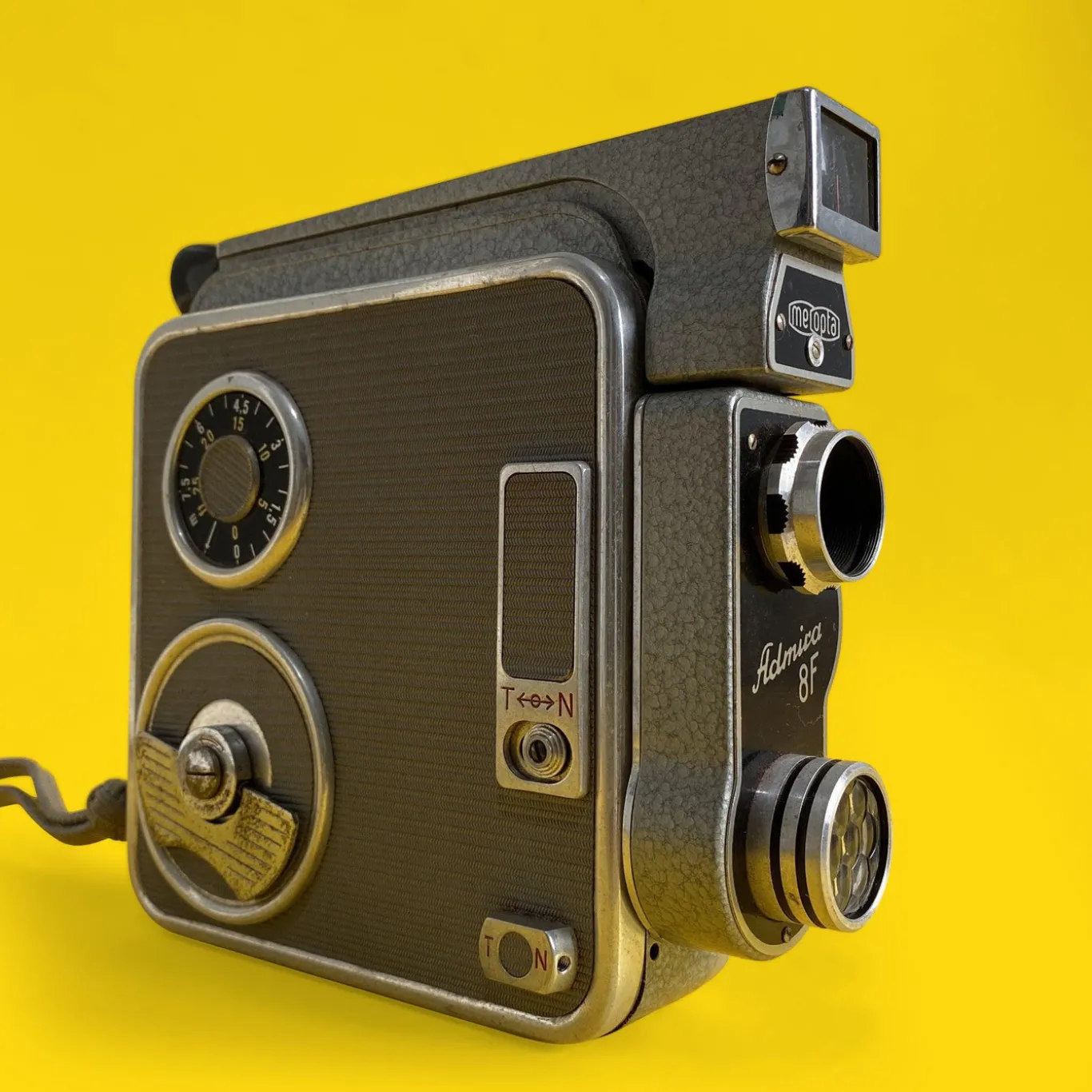 Admica 8F 8mm Vintage Cine Camera