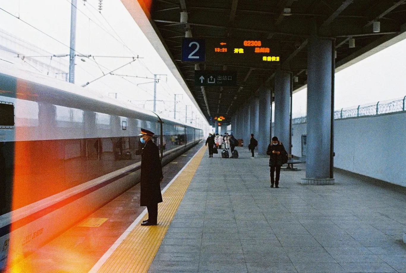 Brand New KUGO 35mm Film Camera Reusable Point And Shoot - Pink