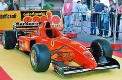 Minolta Dynax 500si Automatic SLR 35mm Film Camera with Auto Zoom Lens