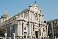 Minolta Dynax 303si AutomatIc SLR 35mm Film Camera with Auto Zoom Lens