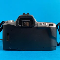 Minolta Dynax 404si Automatic SLR 35mm Film Camera with Auto Zoom Lens