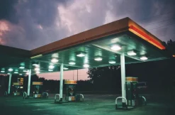 Minolta Maxxum 7000i Automatic SLR 35mm Film Camera with Minolta AF 35mm-105mm Zoom Lens