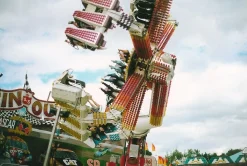 Minolta Maxxum 7000i Automatic SLR 35mm Film Camera with Minolta AF 35mm-105mm Zoom Lens