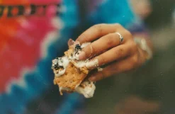 Minolta Maxxum 7000i Automatic SLR 35mm Film Camera with Minolta AF 35mm-105mm Zoom Lens