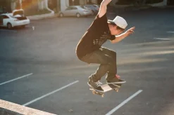 Minolta Maxxum 3xi Automatic 35mm SLR Film Camera with Auto Zoom Lens