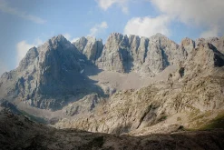 Minolta X-500 SLR 35mm Film Camera with Auto Zoom Lens