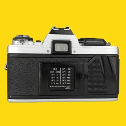 Minolta X-500 SLR 35mm Film Camera with Auto Zoom Lens