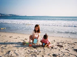 Retro VIBE 35mm Film Camera Reusable Point And Shoot - Champagne Silver