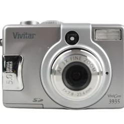 Vivitar ViviCam 3935 7.8-23.4mm Zoom f2.7 Digital Compact